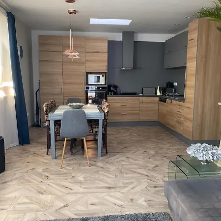 Dt-apartmans بيت للعطل كيستاي